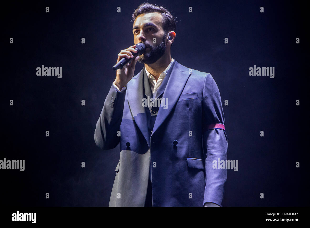 Assago, Mailand, Italien. 7. Mai 2015. Italienische Liedermacher MARCO MENGONI führt live im Mediolanum Forum während der "#Mengoni Live Tour 2015" Credit: Rodolfo weitertransferiert/Alamy Live News Stockfoto