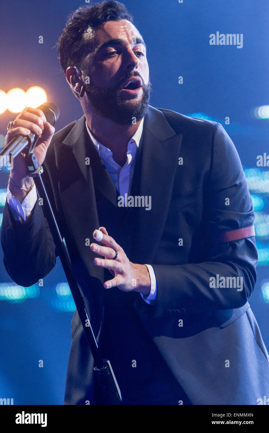 Assago, Mailand, Italien. 7. Mai 2015. Italienische Liedermacher MARCO MENGONI führt live im Mediolanum Forum während der "#Mengoni Live Tour 2015" Credit: Rodolfo weitertransferiert/Alamy Live News Stockfoto