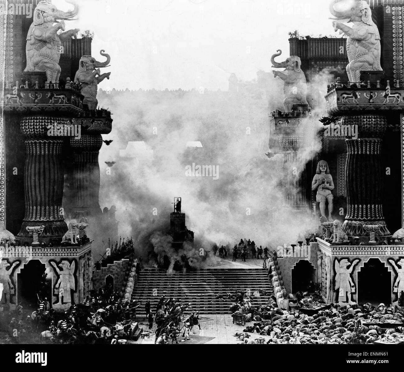 Intoleranz, USA 1916, aka: Liebe Kampf während des Alters, Regie: D. W. Griffith, Massenszene in Babylon Stockfoto