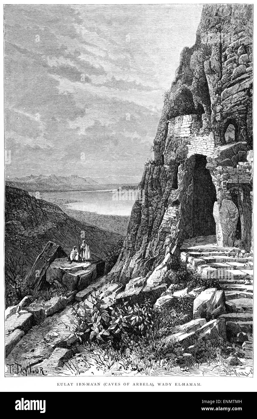 Eine Gravur der Kulat Ibn-Ma'an (Höhlen von Arbela), Wadi El-Hamam mit hoher Auflösung aus einem Buch gescannt gedruckt im Jahre 1889. Stockfoto