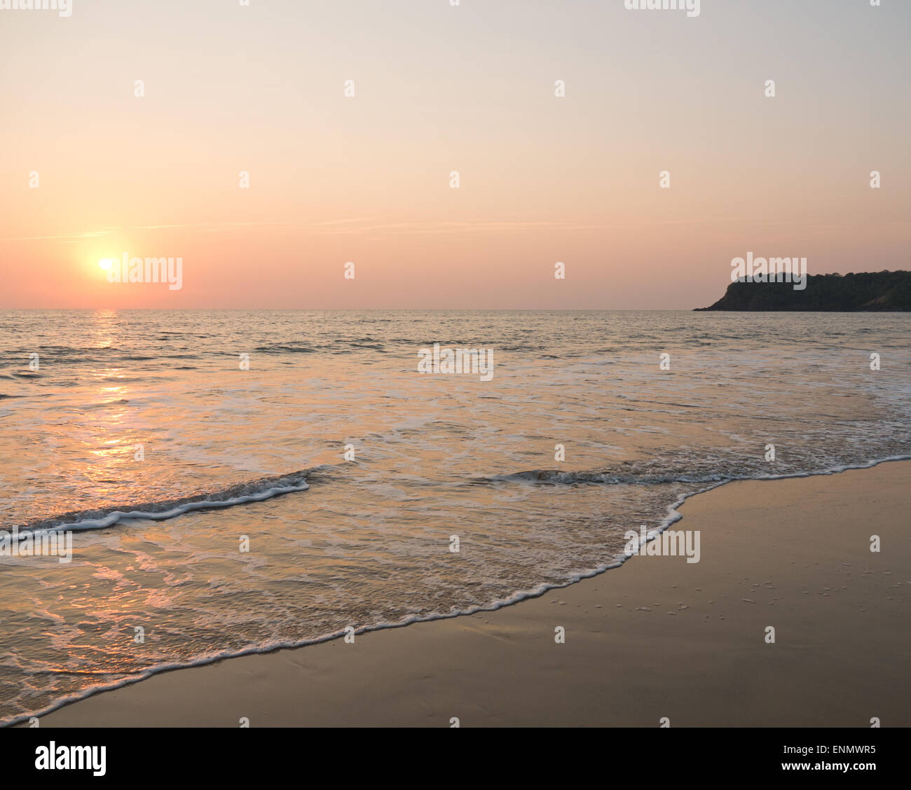 Agonda Strand in Goa in Indien bei Sonnenuntergang Stockfoto