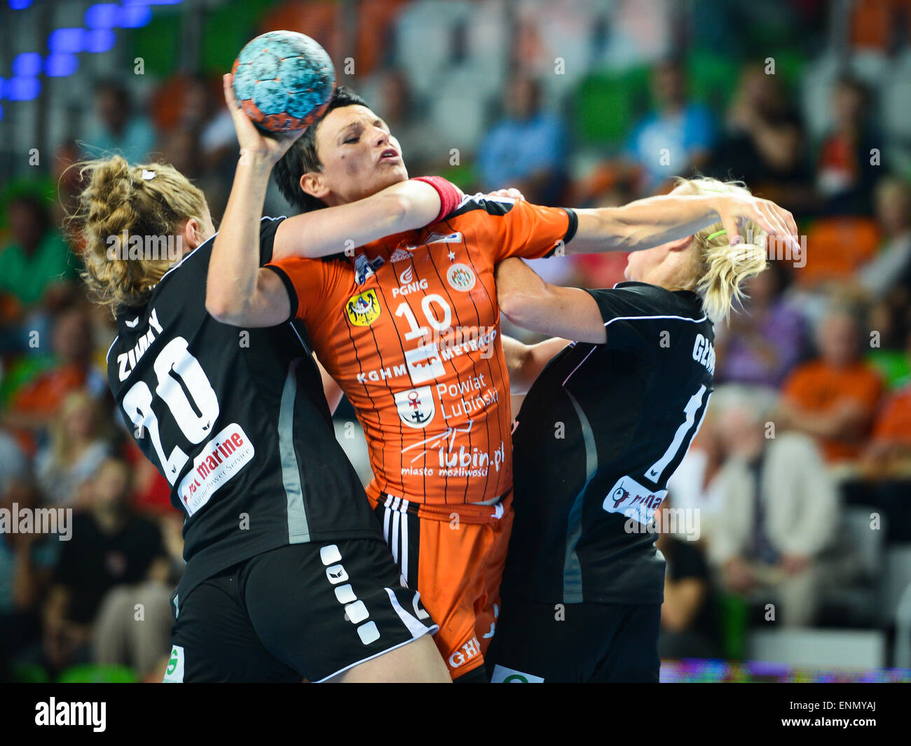 LUBIN, Polen - 7. September 2014: Joanna Obrusiewicz (10) während Spiels PGNiG Superleague Frauen im Handball zwischen KGHM Metrac Stockfoto
