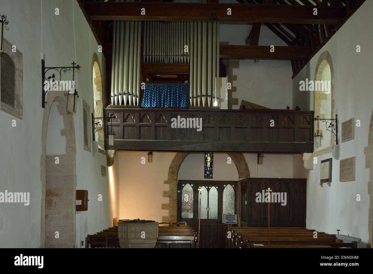 Orgel auf Balkon St. Nikolaus Pfarrkirche, Wert Matravers, Dorset Stockfoto