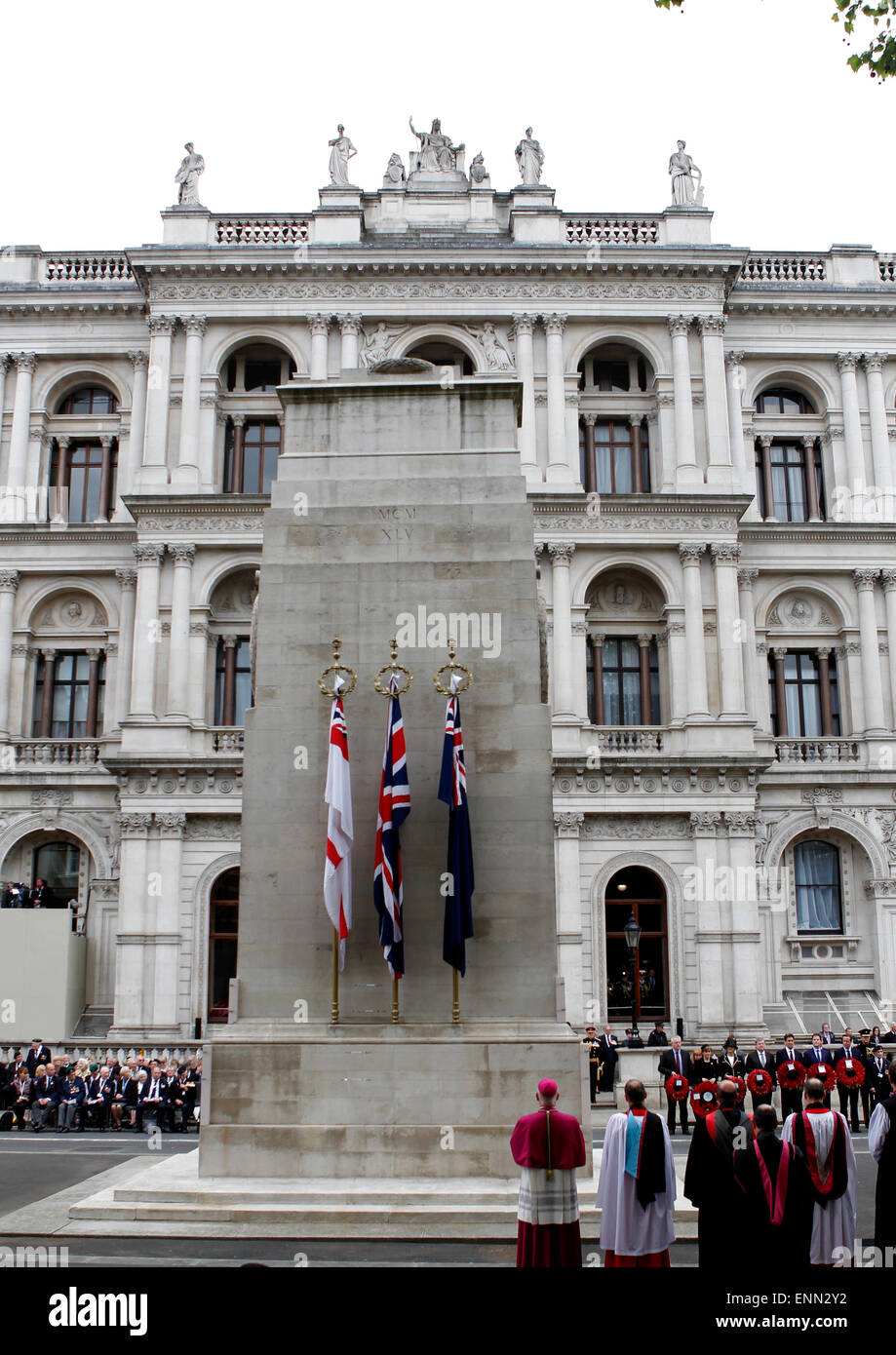 London, UK. 8. Mai 2015. Foto auf 8. Mai 2015 zeigt eine Gesamtansicht eines Dienstes VE Tag des Gedenkens am Ehrenmal am Whitehall zum Gedenken an den 70. Jahrestag des Endes des zweiten Weltkrieges in Europa in London, Großbritannien. © Han Yan/Xinhua/Alamy Live-Nachrichten Stockfoto