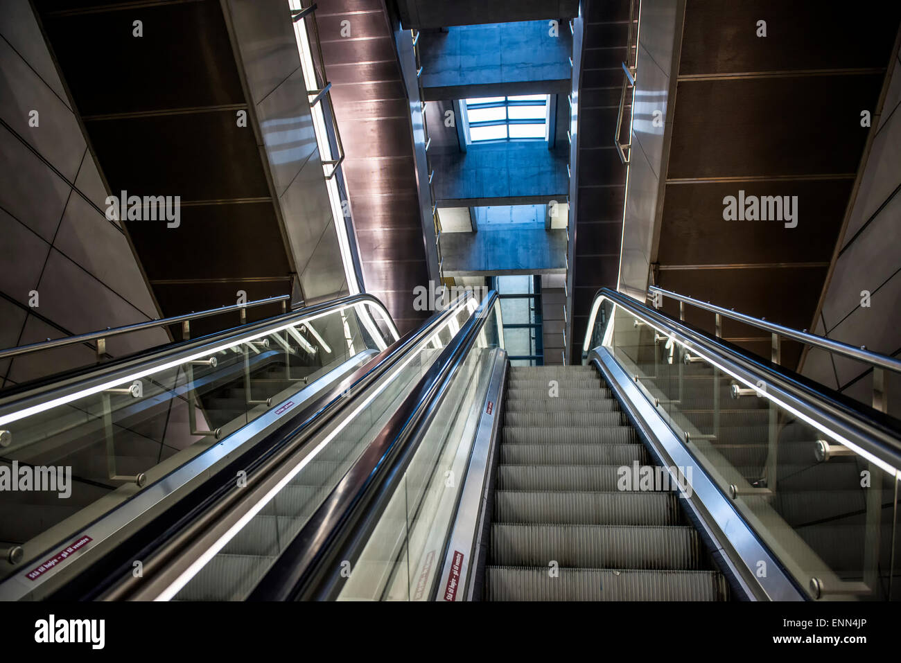 Rolltreppen im Kopenhagener Metro Stockfoto