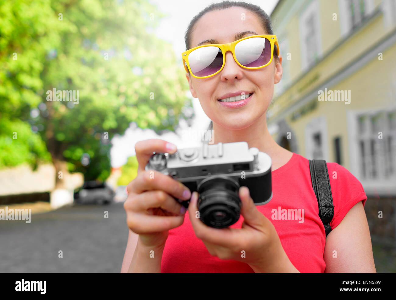 Tourist-Mädchen mit Kamera. Stockfoto