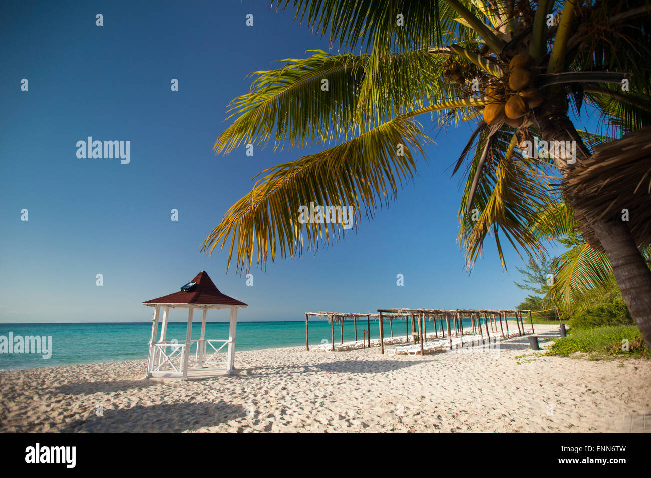 Strand-Paradies am Strand von Playa La Jaula, Cayo Coco, Kuba. Stockfoto