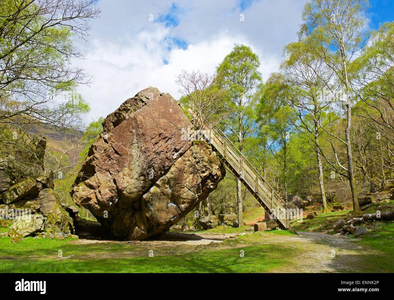 Die Bowder Stone, Borrowdale, Nationalpark Lake District, Cumbria, England UK Stockfoto