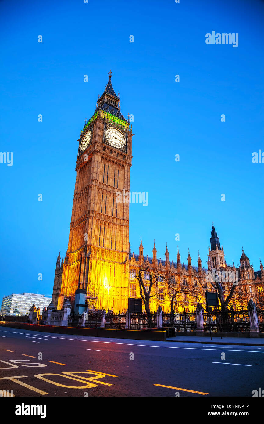 Elizabeth (Clock) Tower in London, Vereinigtes Königreich in der Nacht Stockfoto