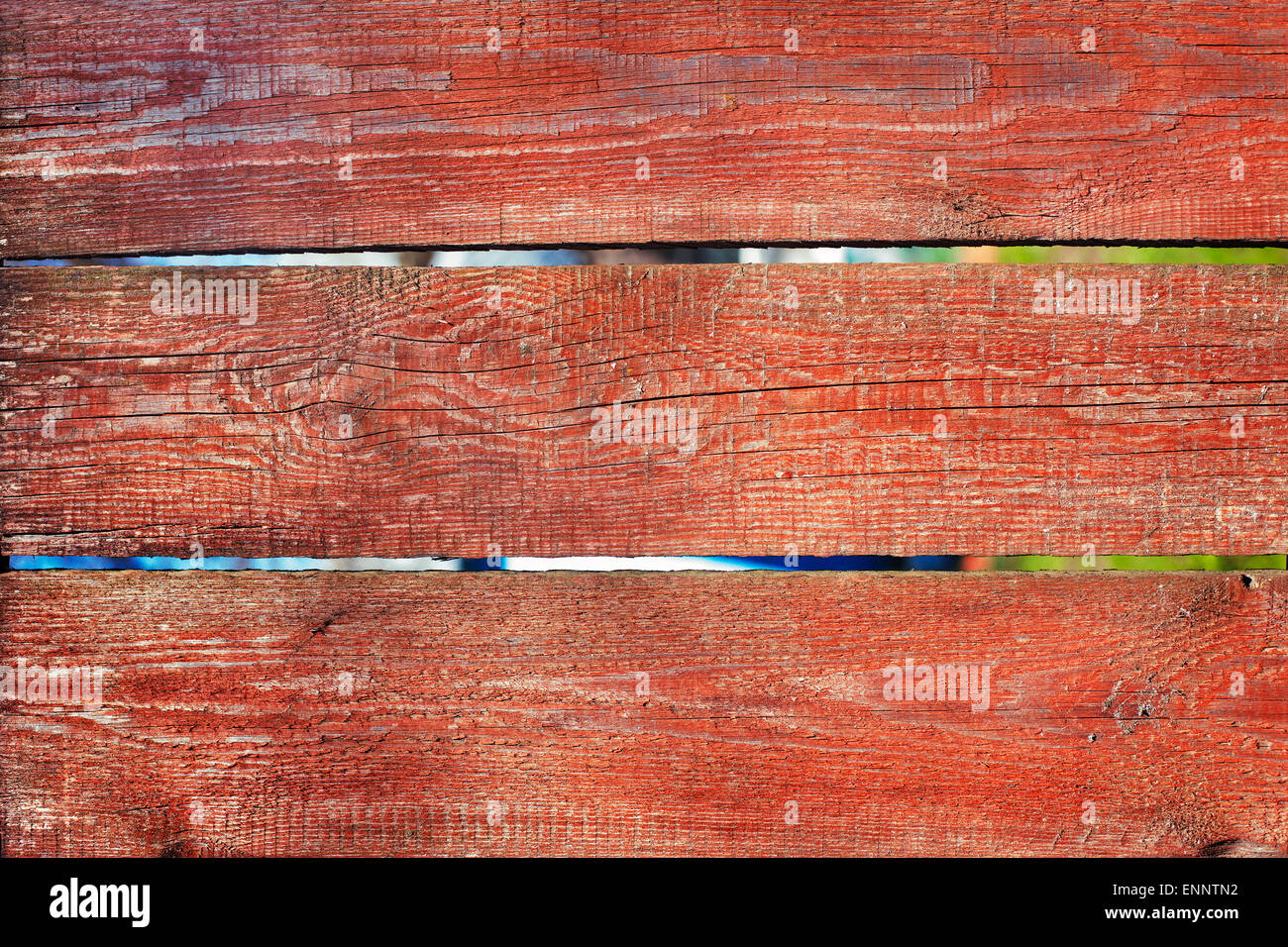 Alten schäbigen roten Holz-Zaun Stockfoto