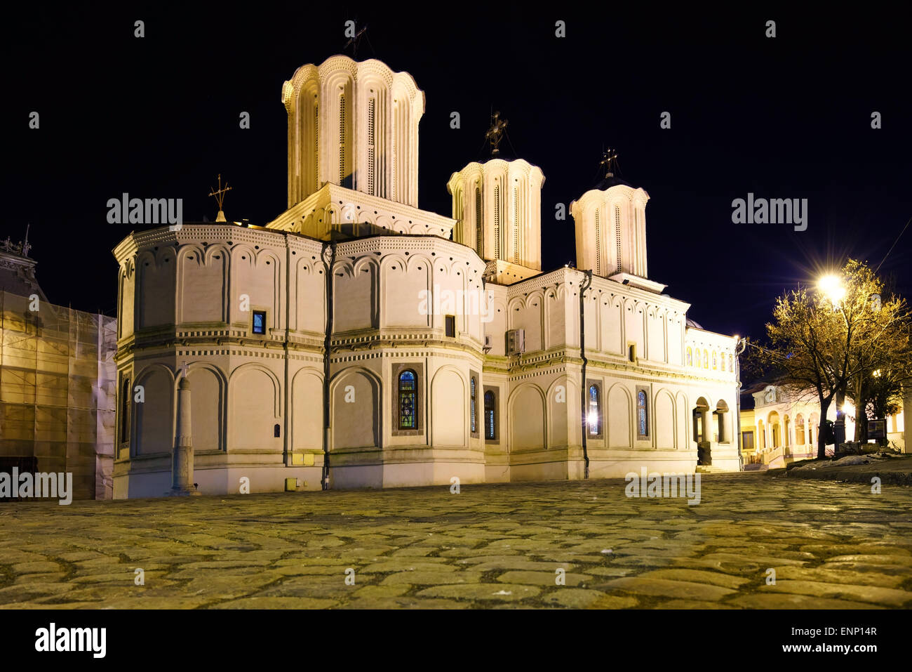 Die orthodoxe patriarchalische Kathedrale in der Nacht in Bukarest, Rumänien. Stockfoto