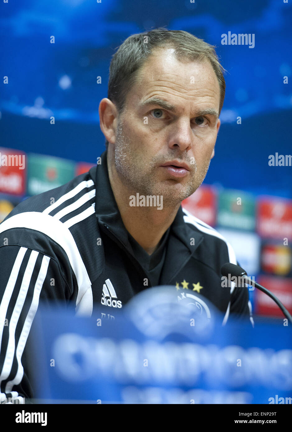 AFC Ajax head Trainer Frank de Boer und AFC Ajax-Verteidiger Ricardo van Rhijn an einer Pressekonferenz in der Amsterdam ArenA vor dem UEFA Champions League-Gruppe-Spiel gegen Barcelona Featuring: Frank de Boer wo: Amsterdam, Niederlande bei: 4. November 2014 Stockfoto
