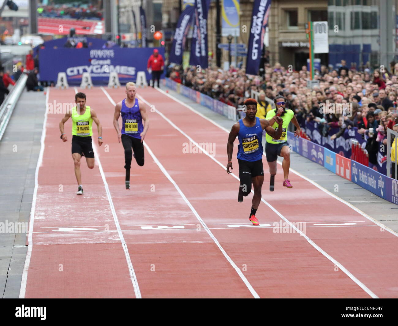 Manchester, England. 9. Mai 2015. Richard Browne gewinnt die Männer T44 100m Rennen in The Great Manchester Spiele. Micah Seitis, Ronald Hertog und Emanuele Di Marino. Bildnachweis: Alamy Live-Nachrichten / Simon Newbury Stockfoto