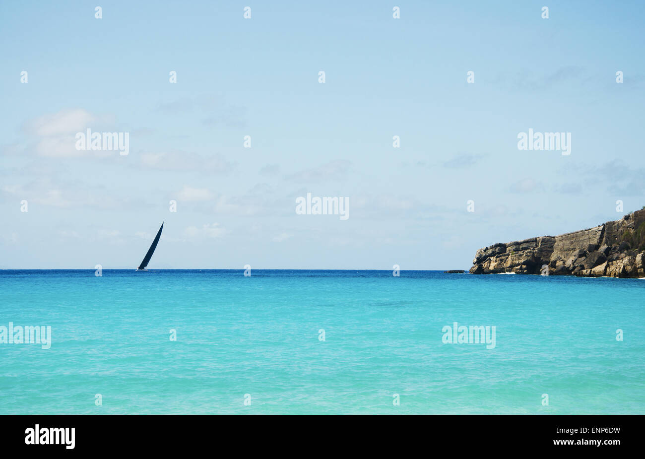 St Barth, St. Barts, Saint-Barthélemy, Französische Antillen, Französische Antillen: das Karibische Meer und ein Segelboot bei Les Voiles de Saint Barth 2015 Stockfoto
