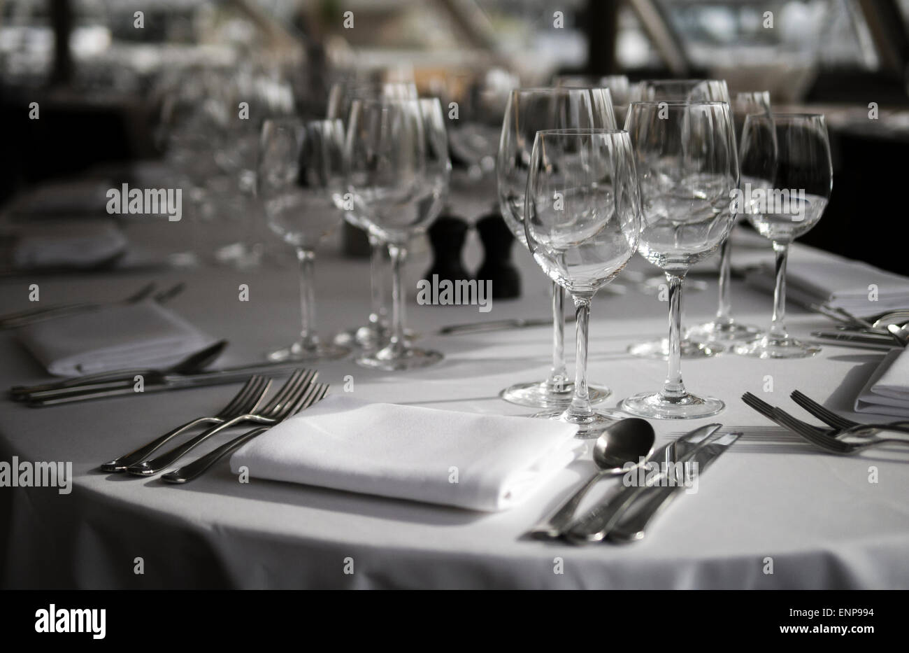Gedeck am Tisch Stockfoto