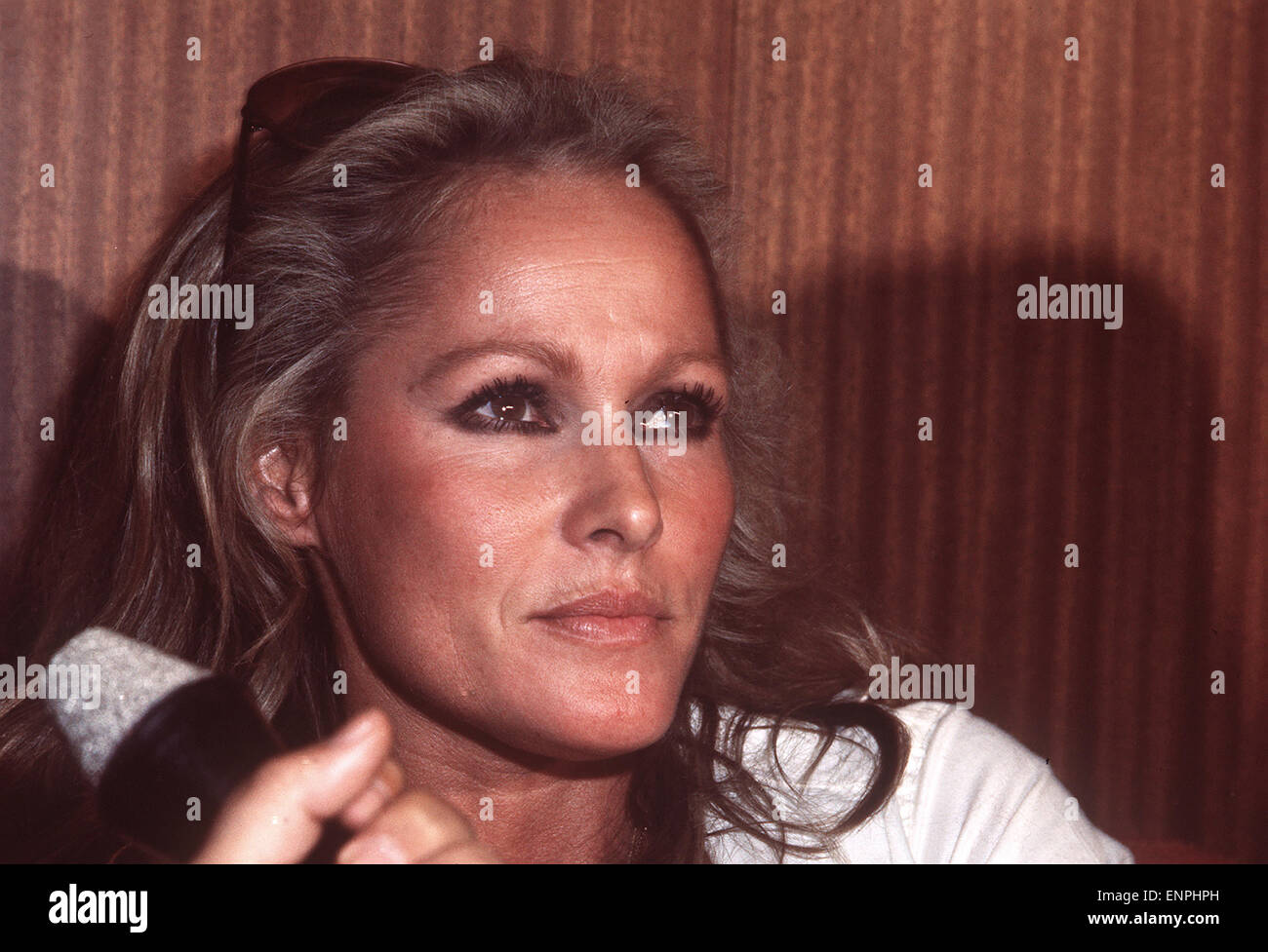 Schauspielerin Und Filmstar Ursula Andress, Portrait, 1980er, Schweizer Schauspielerin Ursula Andress Ursula Andress, 1980er Jahre. Stockfoto