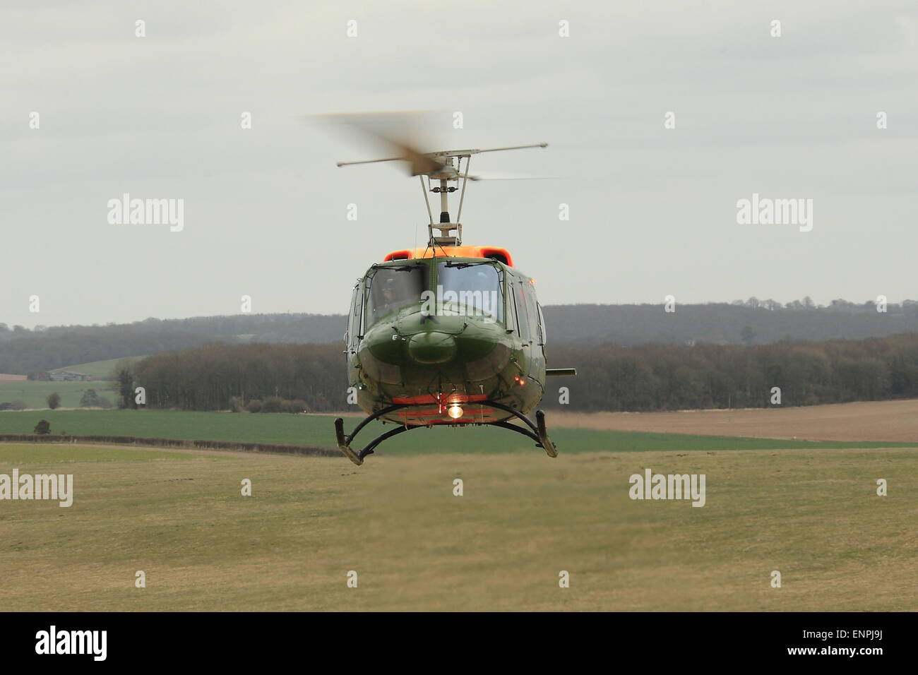 Bell 212 PS AH Mk1 Army Air Corps Hubschrauber auf einer Trainingsmission in Wiltshire Stockfoto