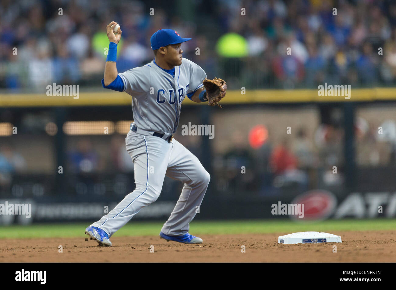 Milwaukee, WI, USA. 9. Mai 2015. Chicago Cubs zweiter Basisspieler Addison Russell #22 in Aktion während der Major League Baseball Spiel zwischen den Milwaukee Brewers und den Chicago Cubs im Miller Park in Milwaukee, Wisconsin. John Fisher/CSM/Alamy Live-Nachrichten Stockfoto