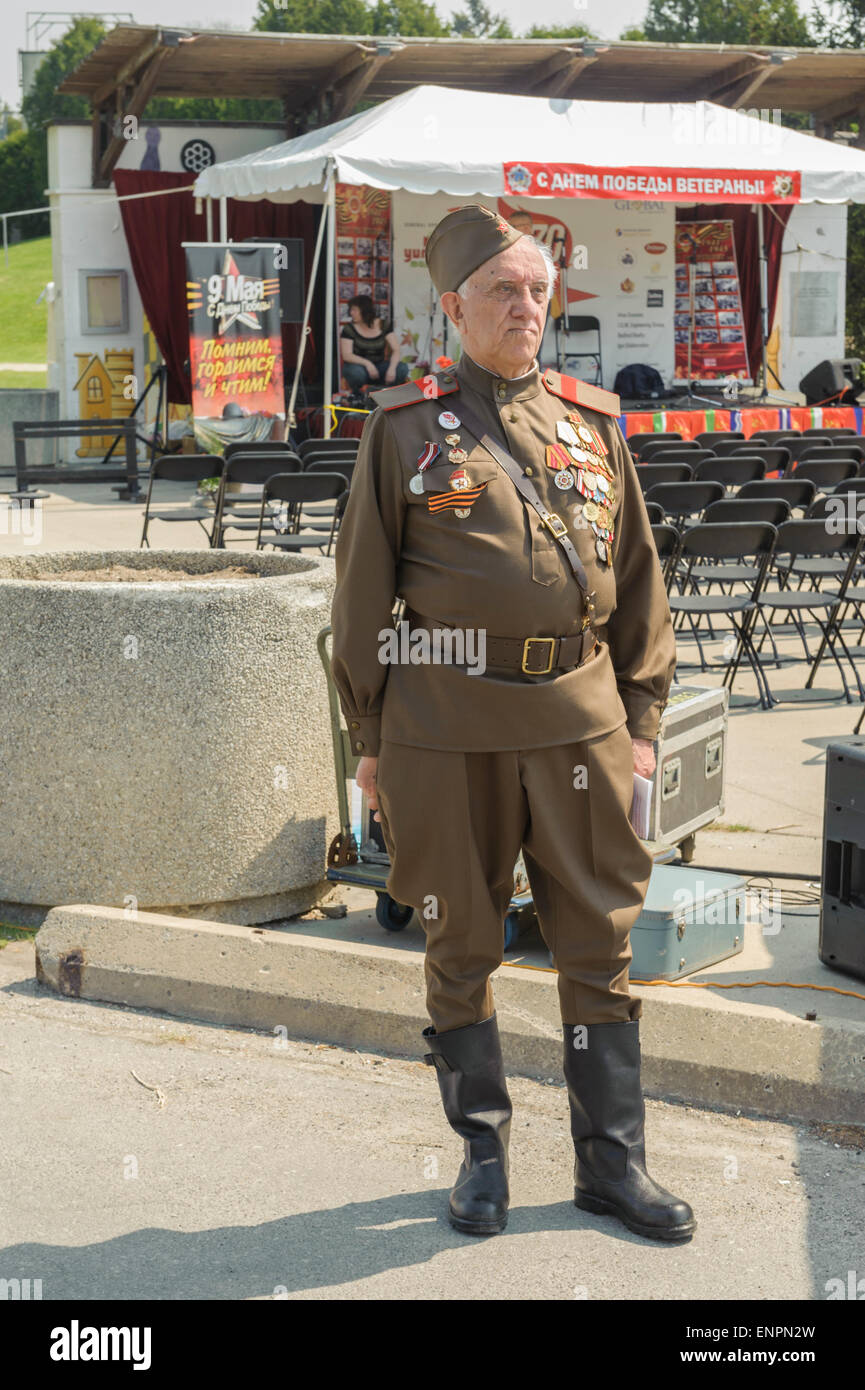 Toronto, Kanada. 9. Mai 2015. Präsident der Canadian Association des 2. Weltkrieg Veteranen aus Sowjetunion, Volkov Viatcheslav Nickolaevitch, 70 Jahre Jubiläum des Sieges (1945-2015). Bildnachweis: Igor Ilyutkin/Alamy Live-Nachrichten Stockfoto