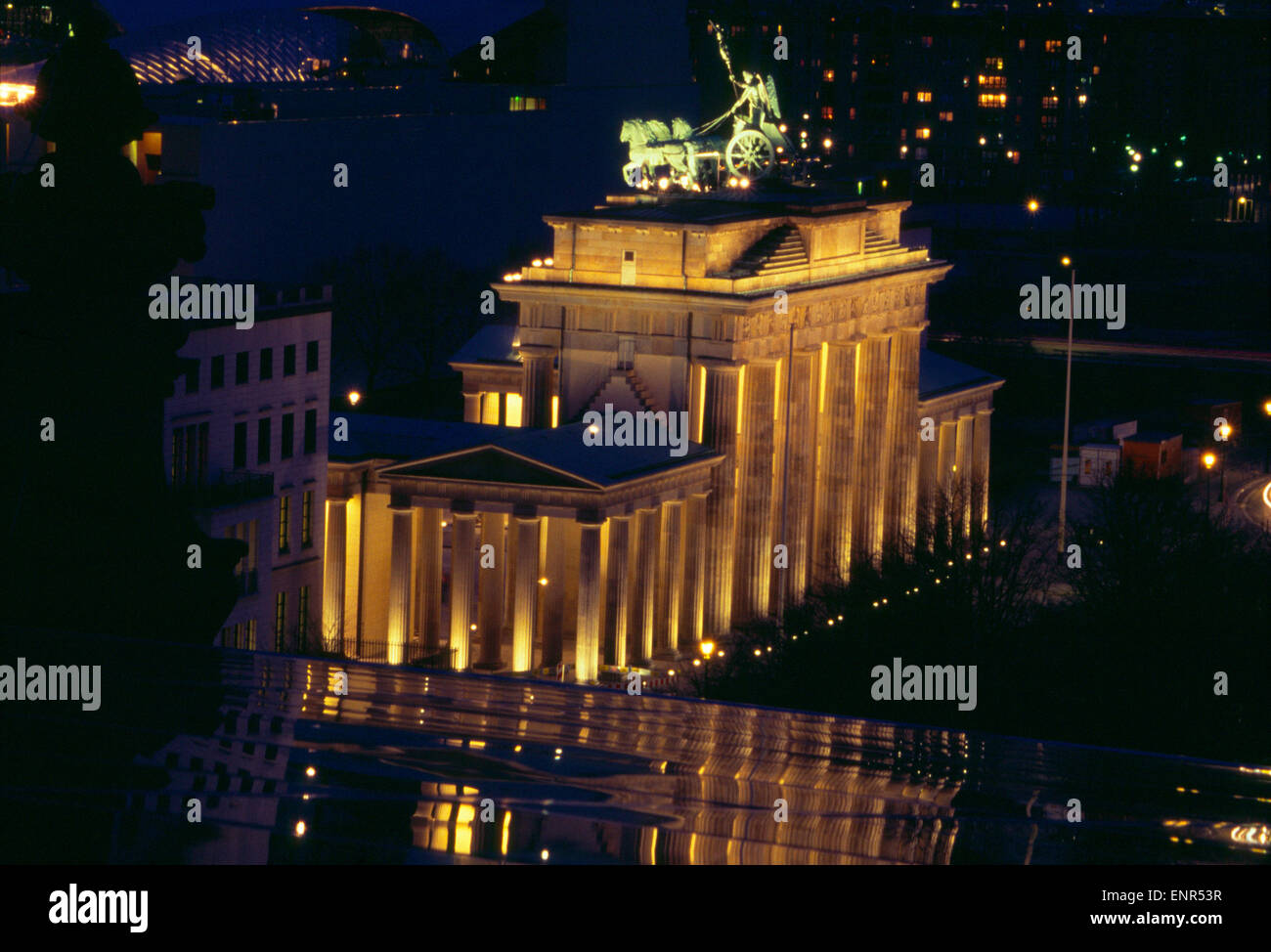 Februar 2003 - BERLIN: Blick auf das Brandenburger Tor in Berlin. Stockfoto