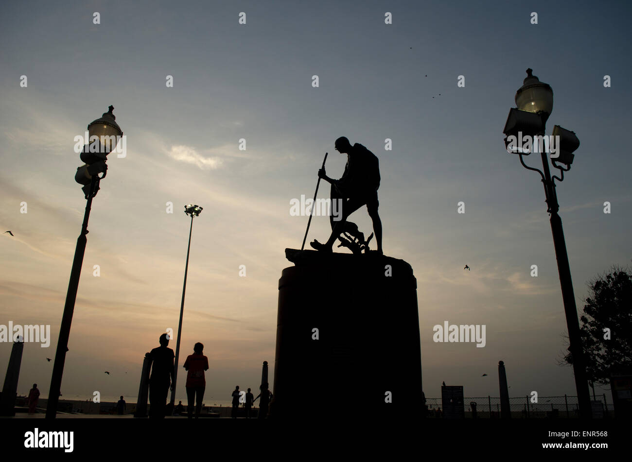 Statue von Mahatma Gandhi am Strand von Marina, Chennai (Madras), Tamil Nadu, Indien, Asien Stockfoto