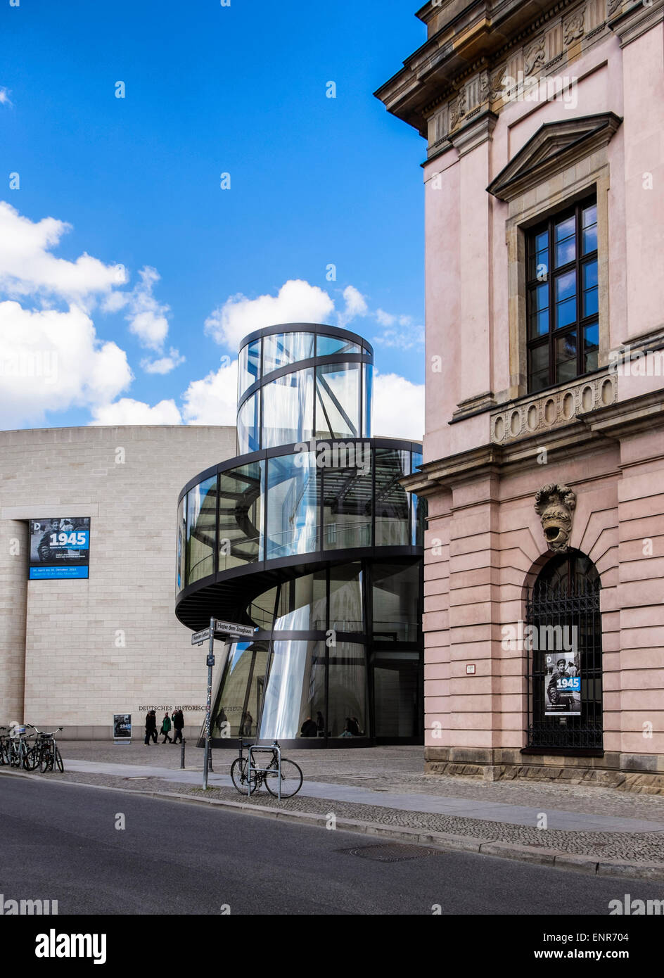 Deutsches Historisches Museum, Berlin. Museum der Geschichte. Erweiterung von I.M.Pei. Modernes Glas und Stahl Flügel für temporäre Ausstellungen Stockfoto