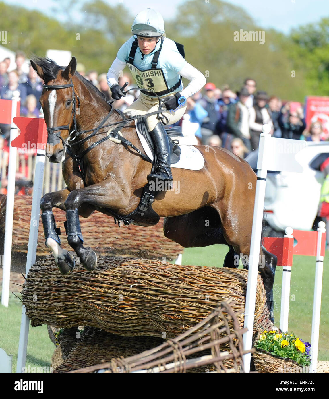 Badminton, Gloucestershire. 9. Mai 2015.  Mitsubishi Motors Badminton Horse Trials 2015. Badminton, England. Rolex Grand Slam-Turnier und ein Teil der FEI-Serie 4 Sterne. Führer von Tag 3 der 4 Izzy Tay; oder (GBR) Reiten Kbis Briarlands Matilda im Cross Country Phase Credit: Julie Priestley/Alamy Live News Stockfoto