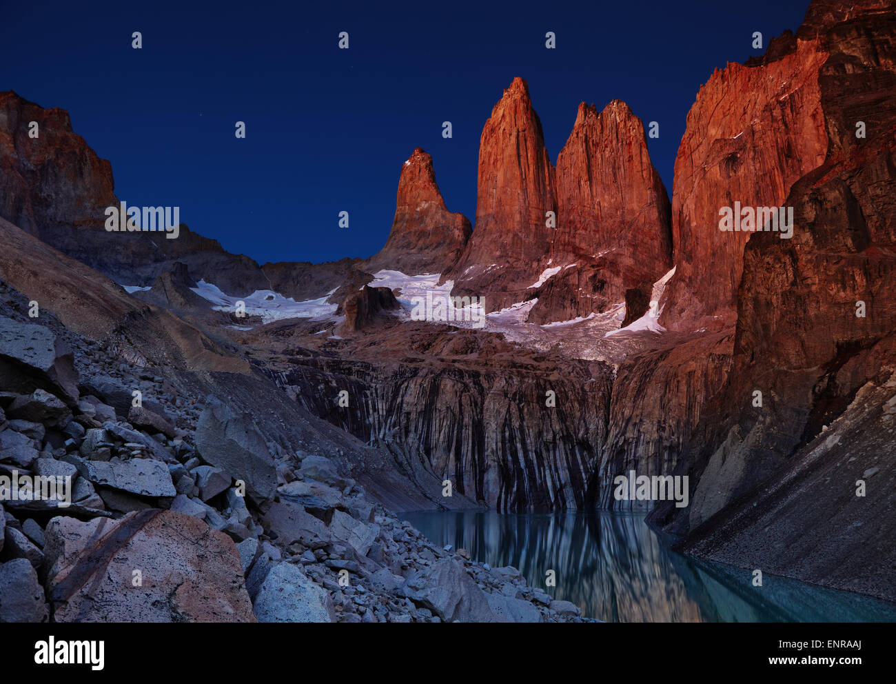 Türme von Paine, zwanzig Minuten vor Sonnenaufgang Stockfoto