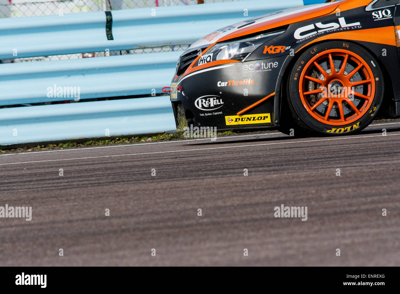 Thruxton, Andover, Hampshire, UK. 10. Mai 2015. Kieran Gallagher und RCIB Versicherung Racing Toyota Avensis Laufwerke während Dunlop MSA British Touring Car Championship in Thruxton Motorsport Zentrum Credit: Gergo Toth Fotografie / Alamy Live News Stockfoto