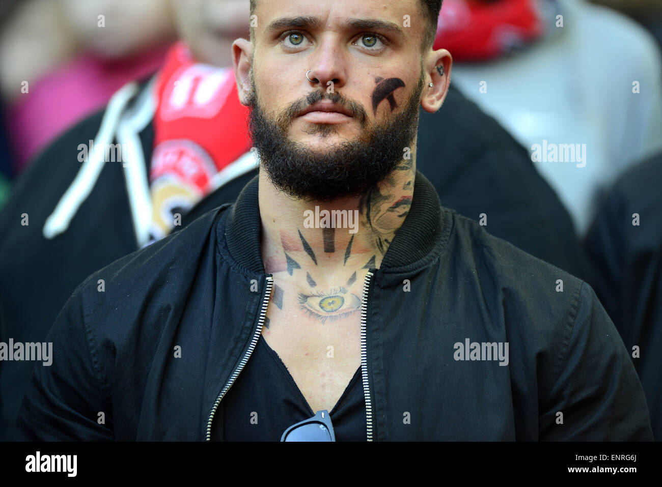 Fußball Fan Fan Mann männlich mit Tatoo und Gesichtsbehandlung Tranfer am Johnstone es Paint Finale 2015 Bristol City V Walsall Stockfoto