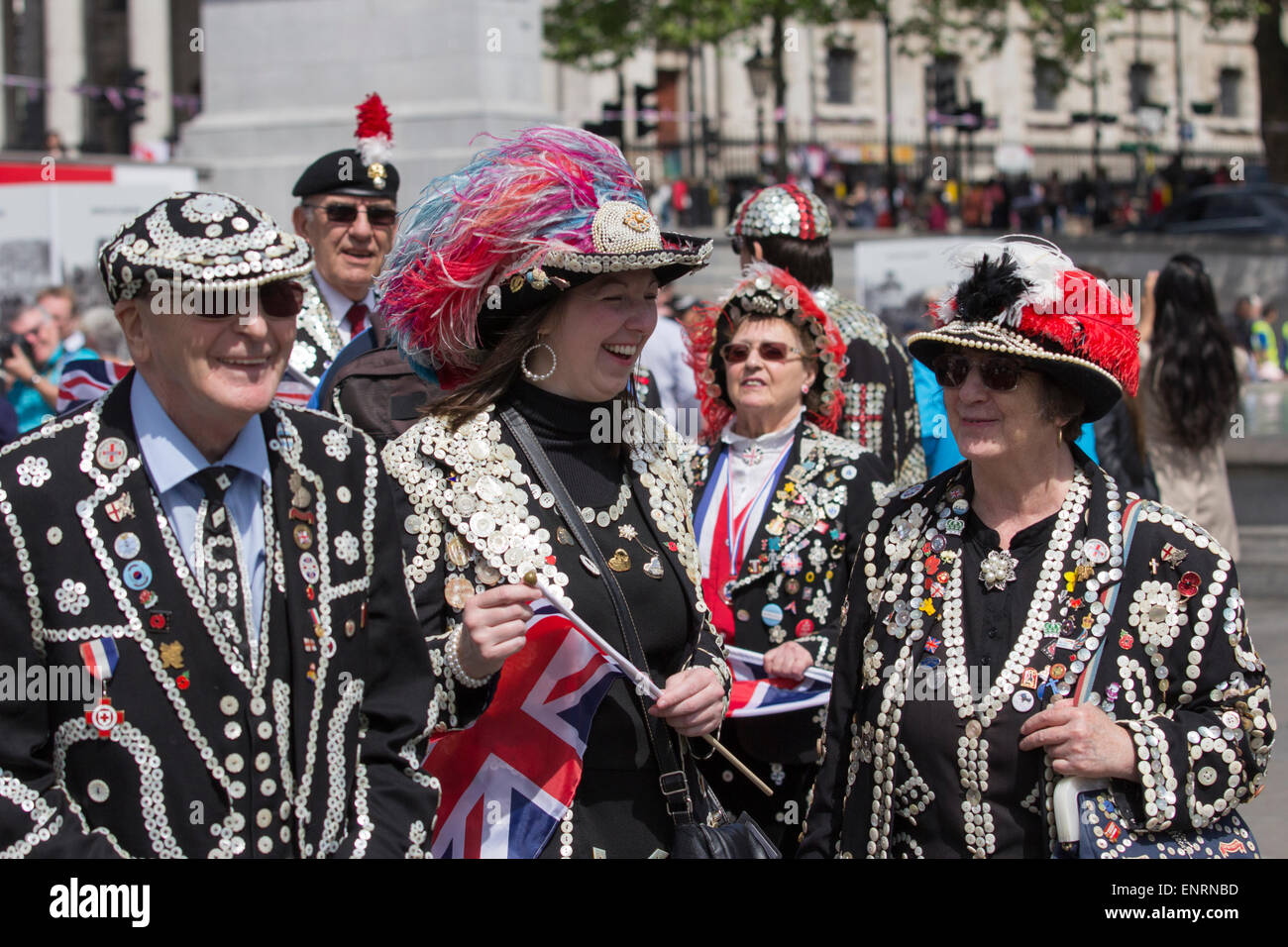 Pearly König und Königinnen feiern VE 70 Tage am Trafalgar Square in London Stockfoto