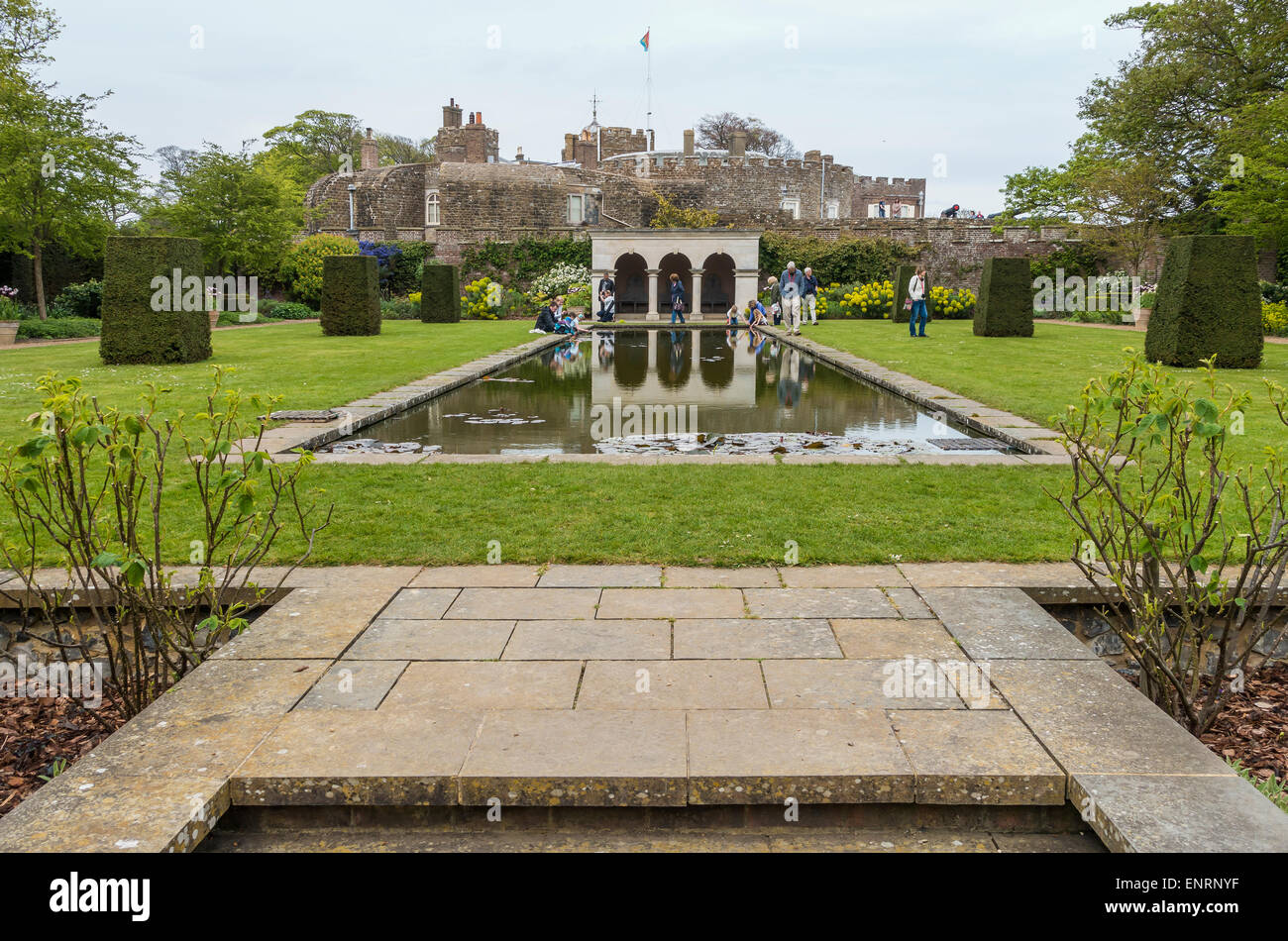 Lily Pond Walmer Castle Gartenanlage Deal Kent UK Stockfoto