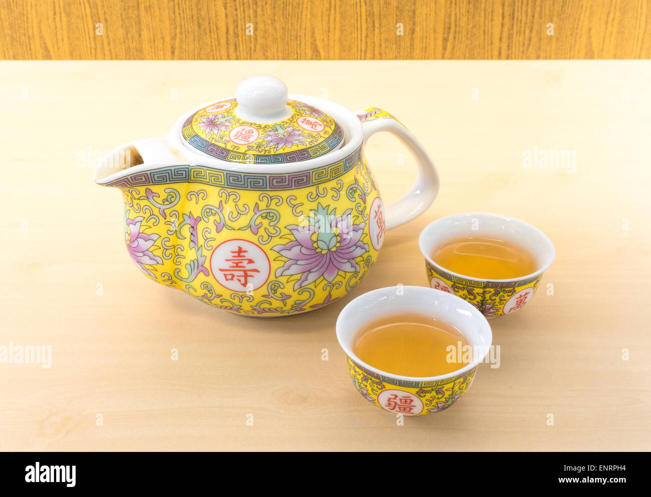 Chinesische Teekanne Set mit zwei kleinen Teetasse Stockfoto