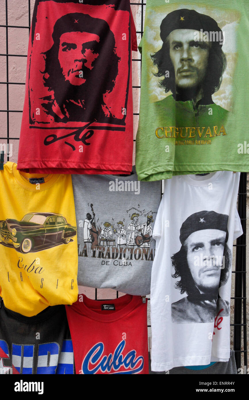 T-Shirts zum Verkauf (Che Guevara, Kuba, Oldtimer, Musik) in Havanna, Kuba Stockfoto
