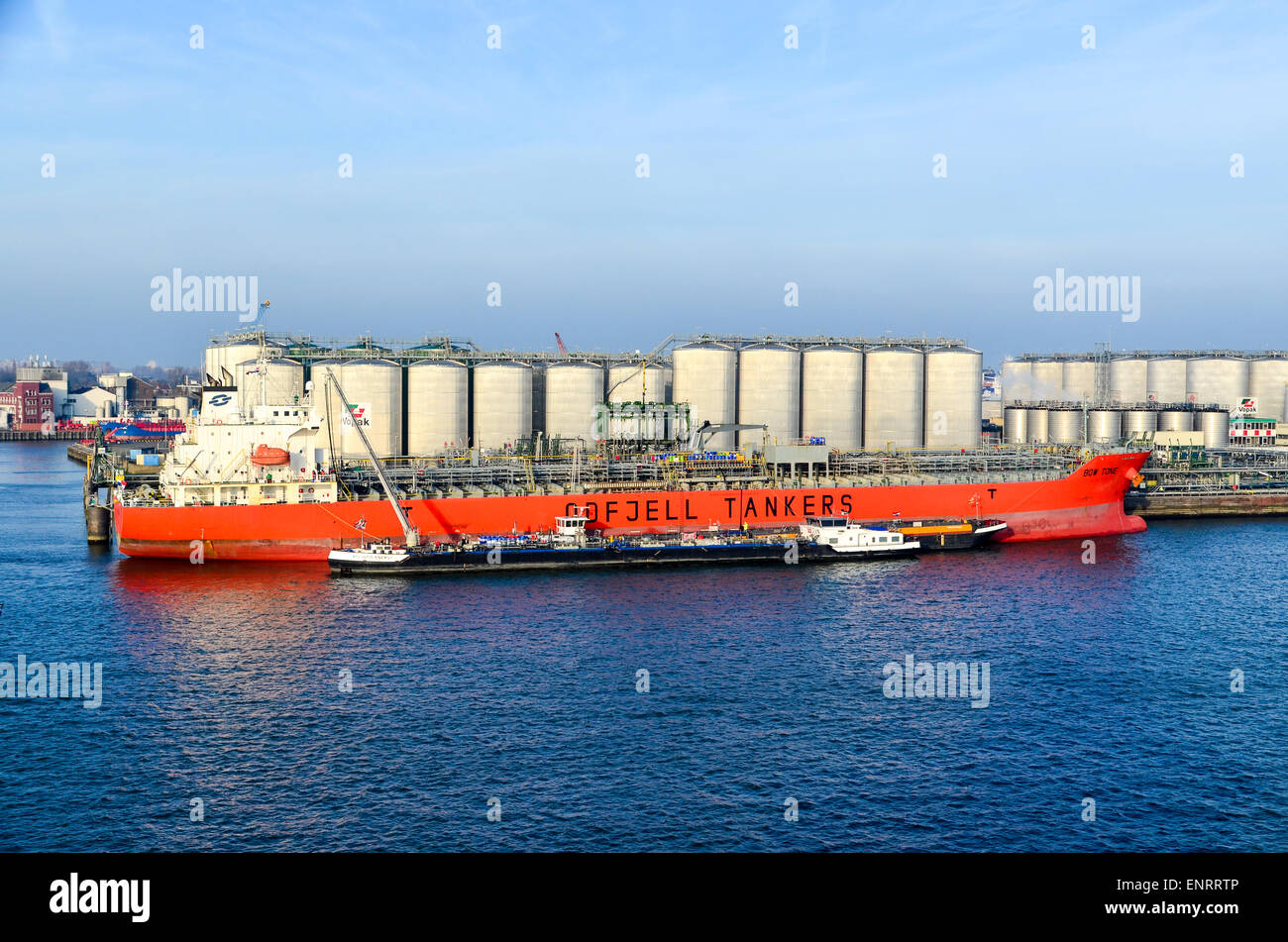 Vopak Pflanze und Cargo Schiffe beladen, Vlaardingen, Rotterdam, Niederlande Stockfoto
