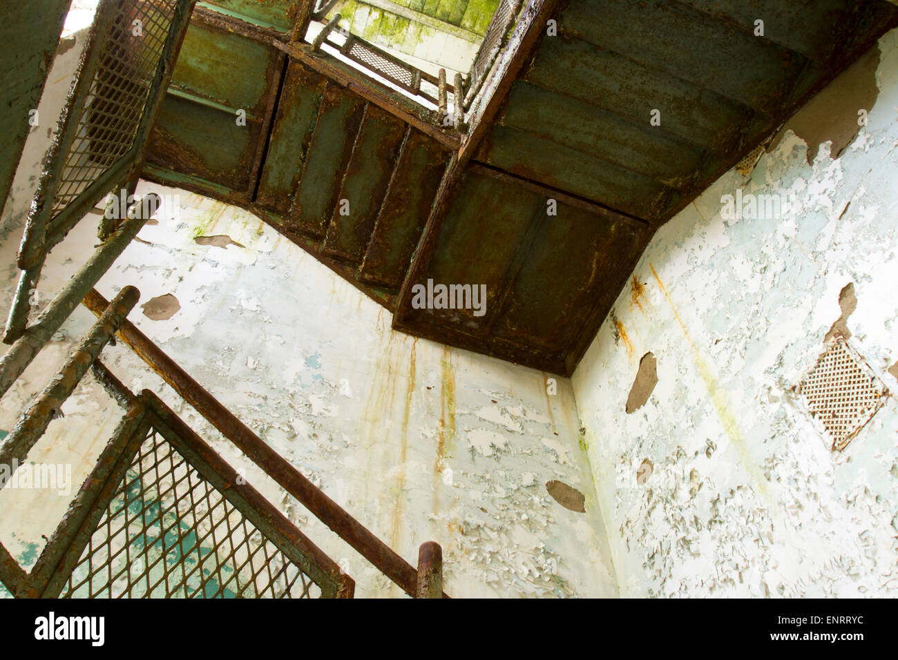 Treppe in verfallenden Gebäude rosten. Stockfoto