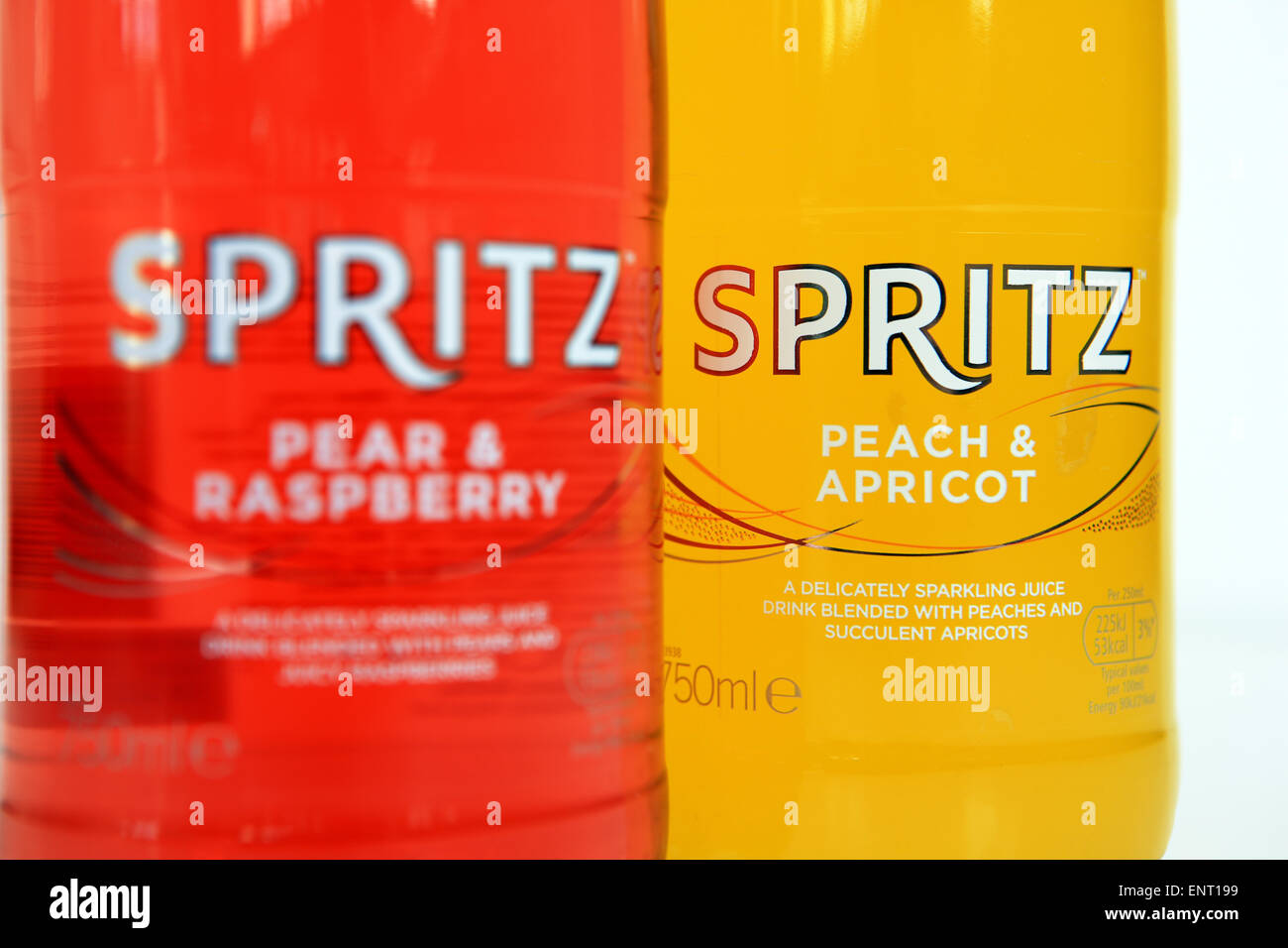 J20 Spritz - Flasche von Himbeere und Pfirsich, Birne und Aprikose Getränke Stockfoto