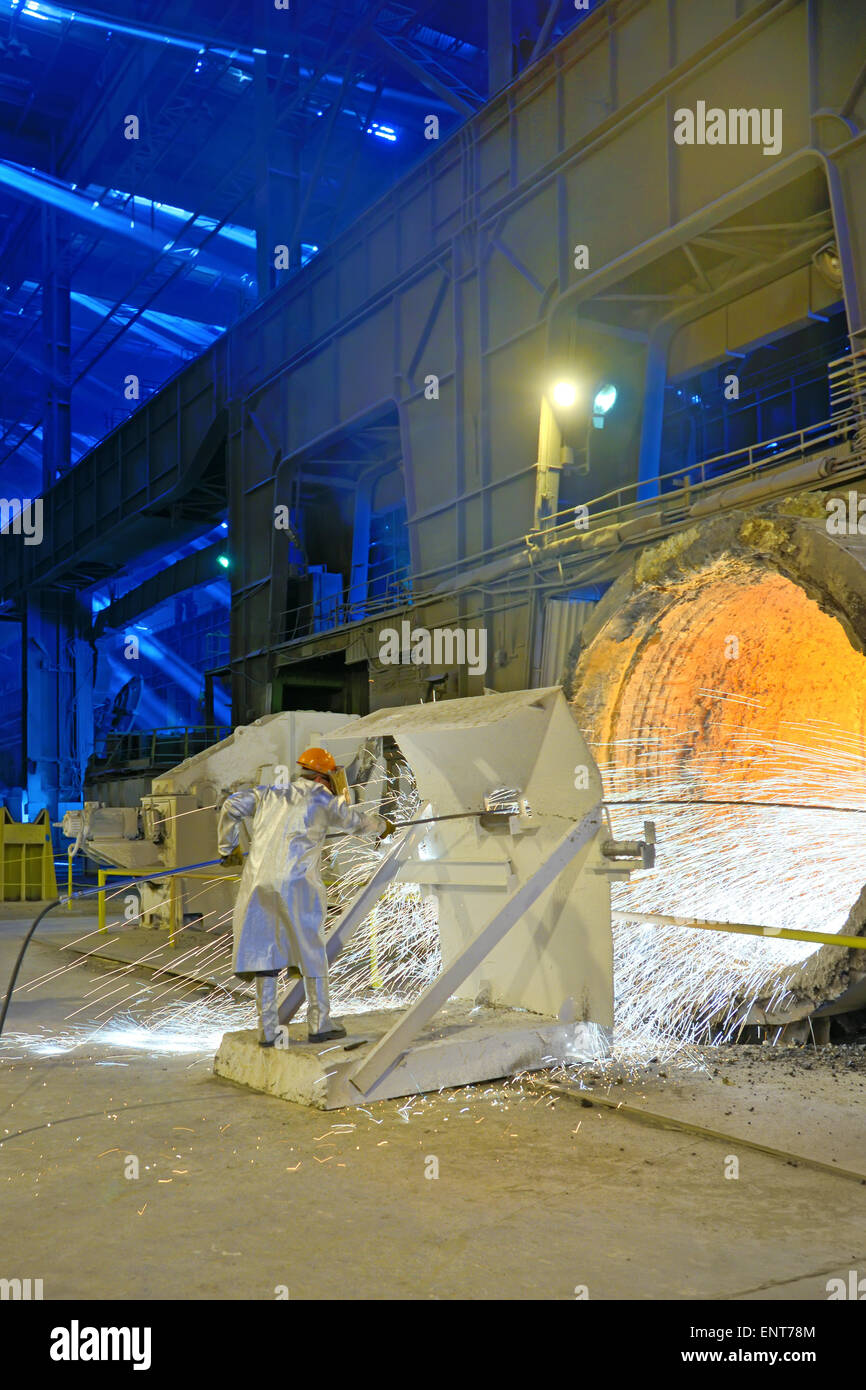 Saubere Pfanne des flüssigen Stahls in Stahlwerk Stockfoto
