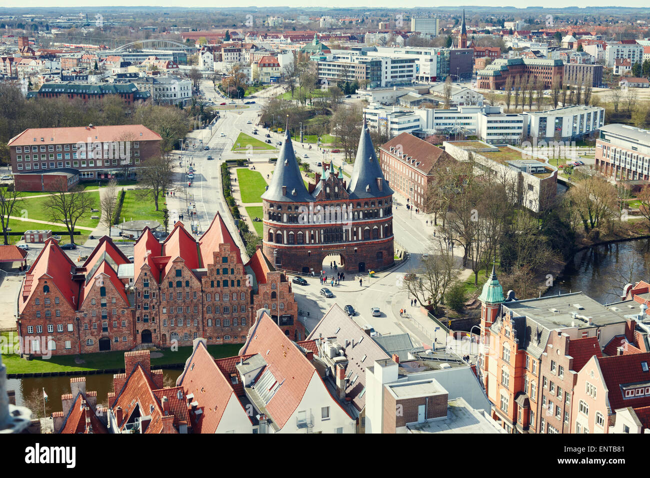 Lübeck, Deutschland - 5. April 2015: Holstentor Gate in Lübeck Altstadt, ist die zweitgrößte Stadt in Schleswig-Holstein, Norden Stockfoto