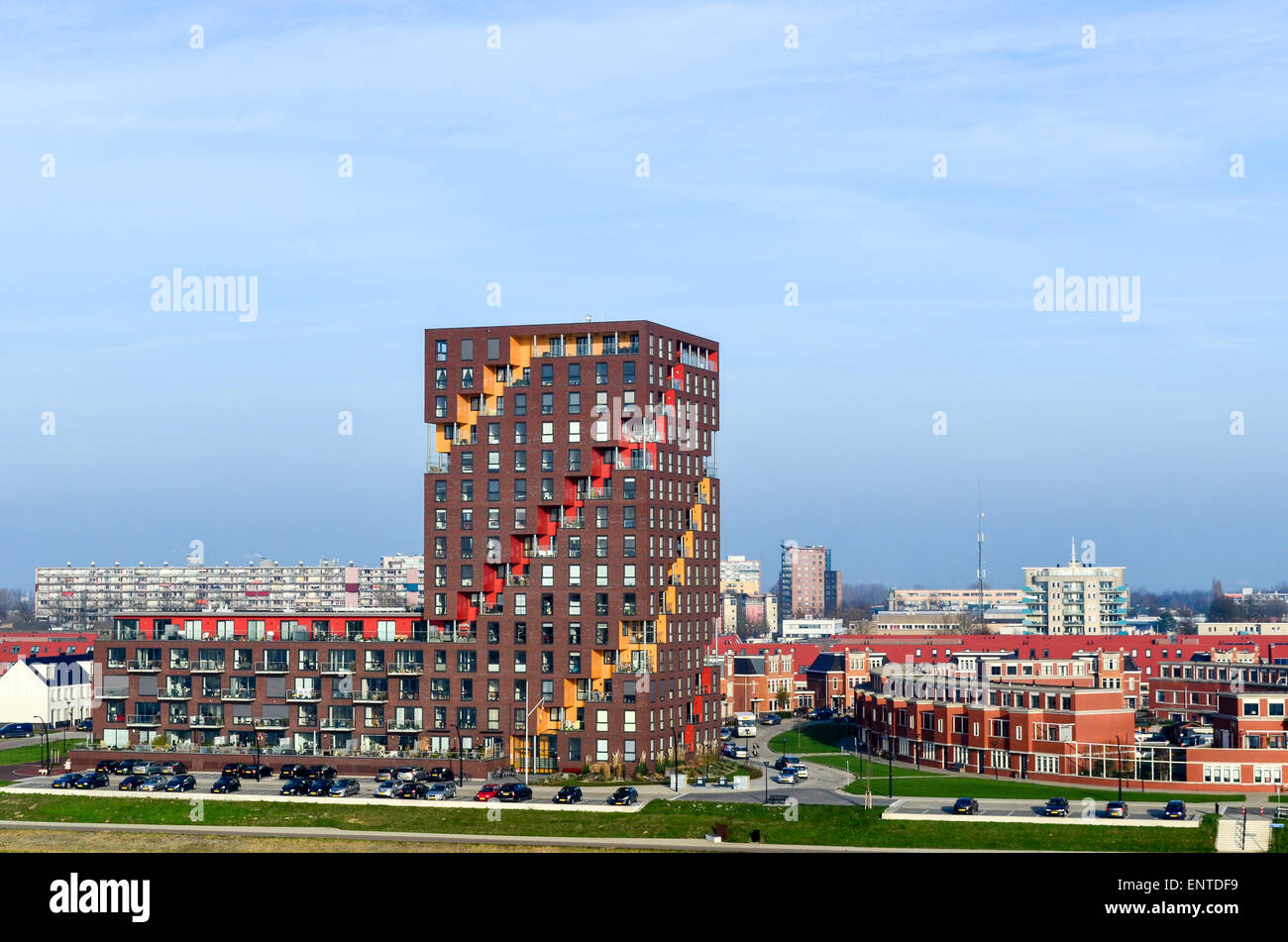 Stadt von Maassluis gesehen von einem Frachtschiff vorbei in die Nieuwe Waterweg Stockfoto