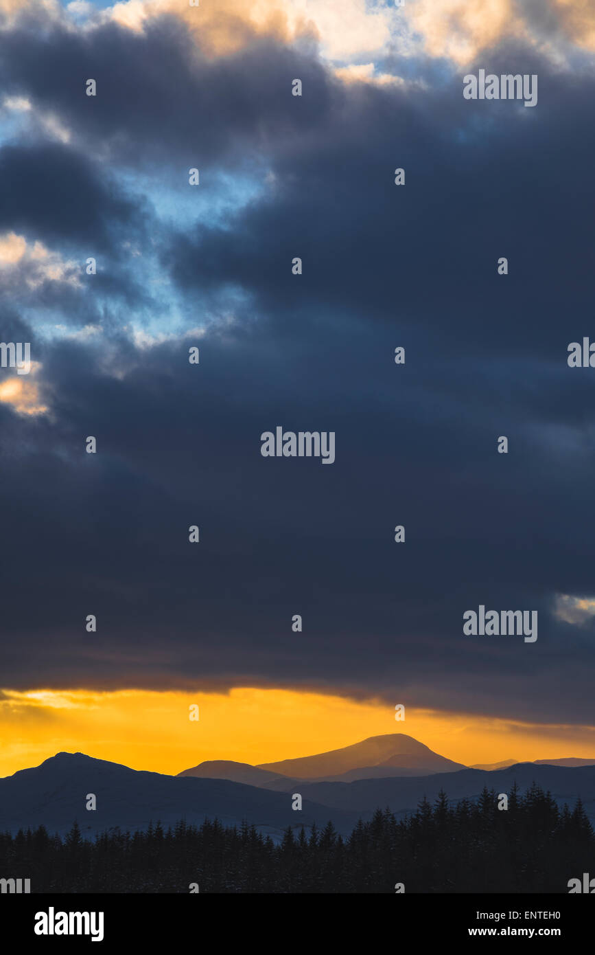 Sonnenuntergang über Berge in Schottland, Großbritannien Stockfoto