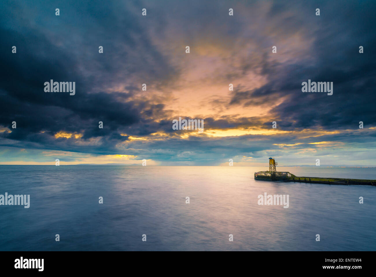 Sonnenuntergang bei Ayr Harbor, South Ayrshire, Schottland, UK Stockfoto