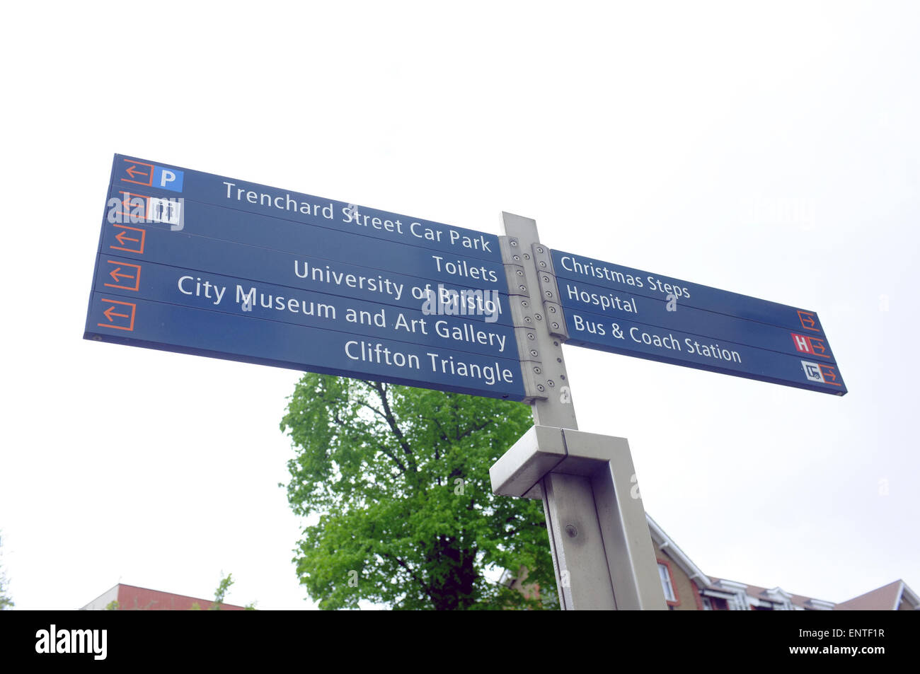 Ein Richtungen Zeichen für Touristen in Bristol, Großbritannien. Stockfoto