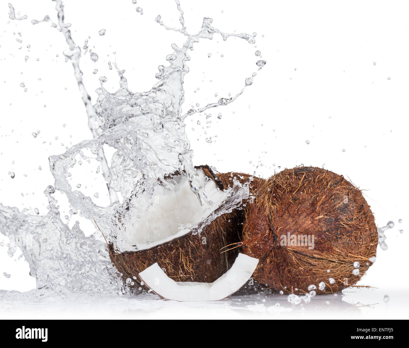 Wasser spritzt auf weißem Hintergrund Stockfoto