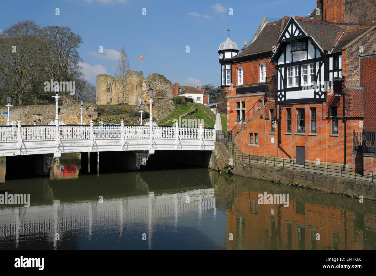 Tonbridge Schloss und Fluss Medway, Tonbridge, Kent, England, Vereinigtes Königreich, Europa Stockfoto