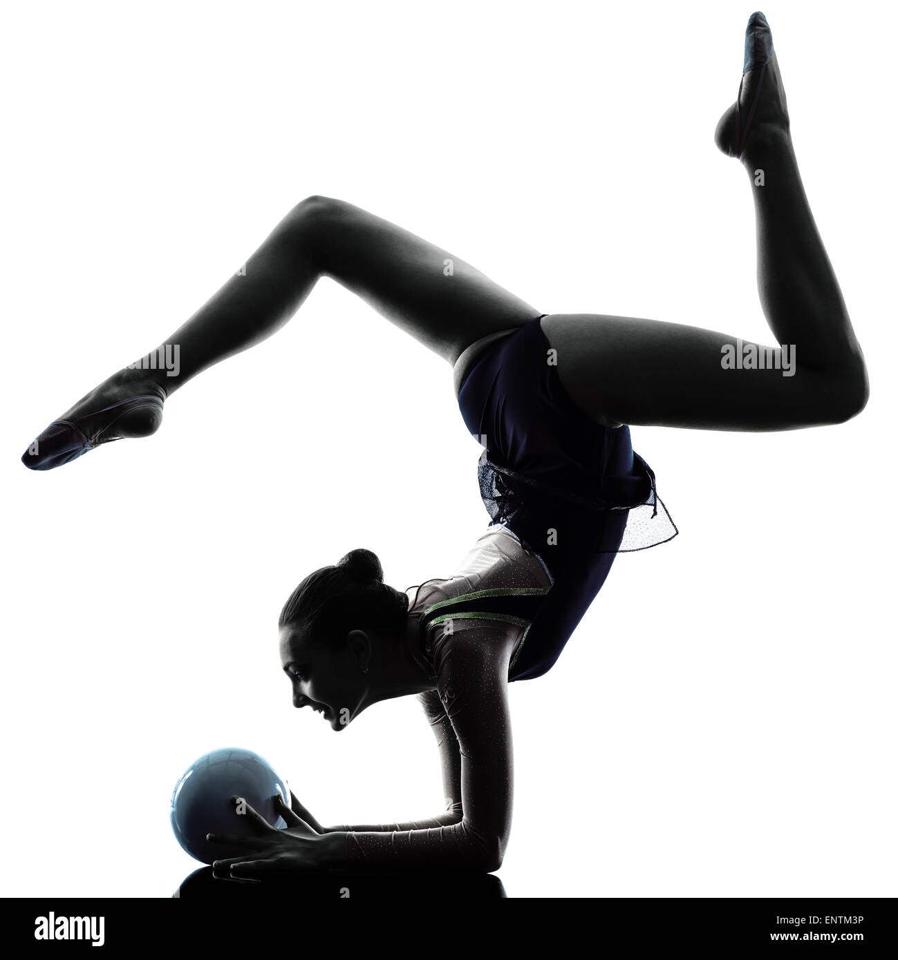 eine Kaukasische Frau Ausübung rhythmische Gymnastik in der Silhouette isoliert auf weißem Hintergrund Stockfoto