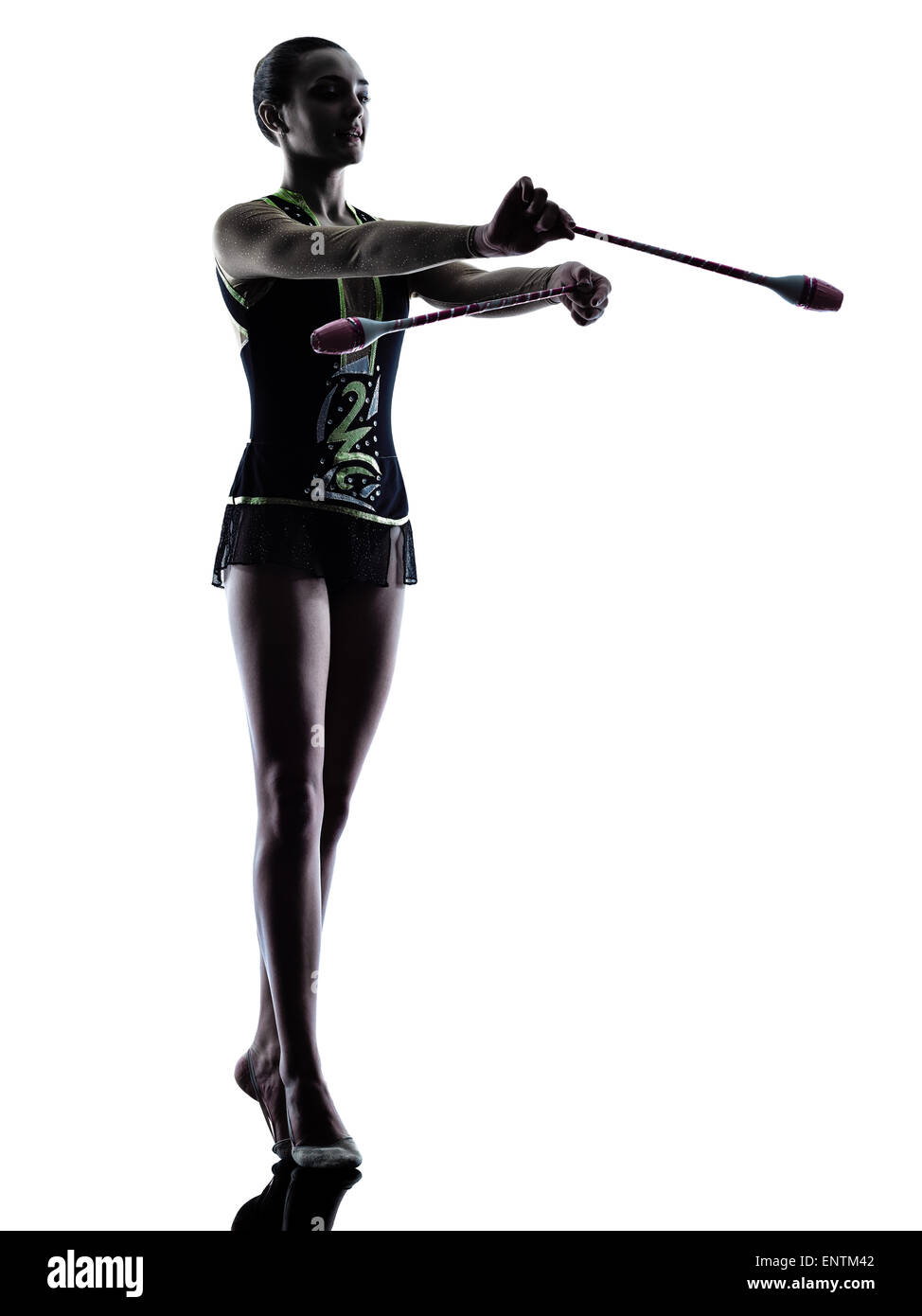 eine Kaukasische Frau Ausübung rhythmische Gymnastik in der Silhouette isoliert auf weißem Hintergrund Stockfoto