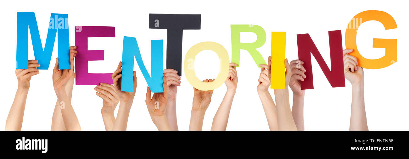 Viele Menschen Hände halten bunte Wort Mentoring Stockfoto