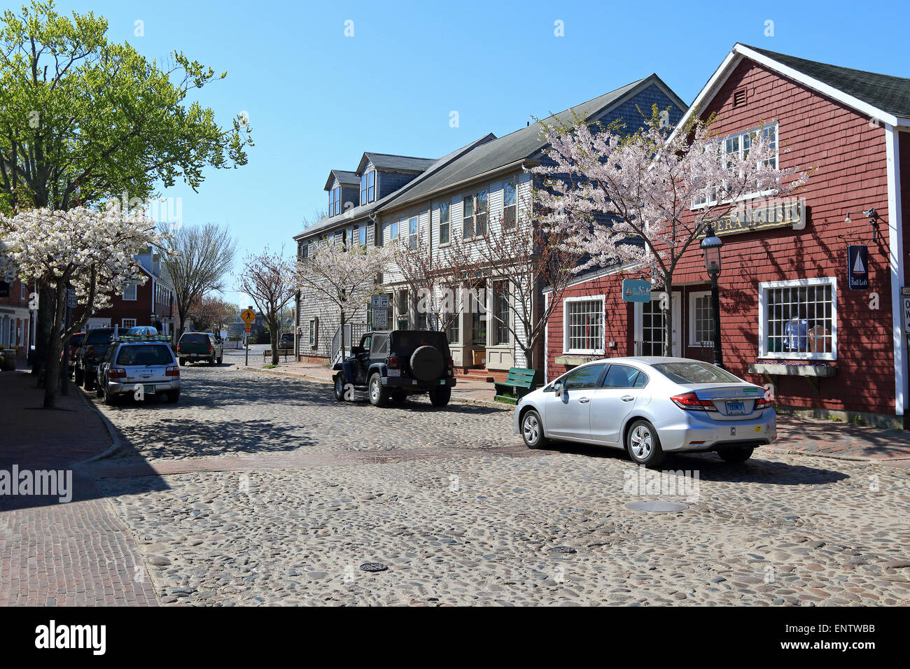 Nantucket Massachusetts auf Nantucket Island. Kopfsteinpflaster, Cobbled Street in der Nähe von Stadtzentrum, zentrieren. Stockfoto