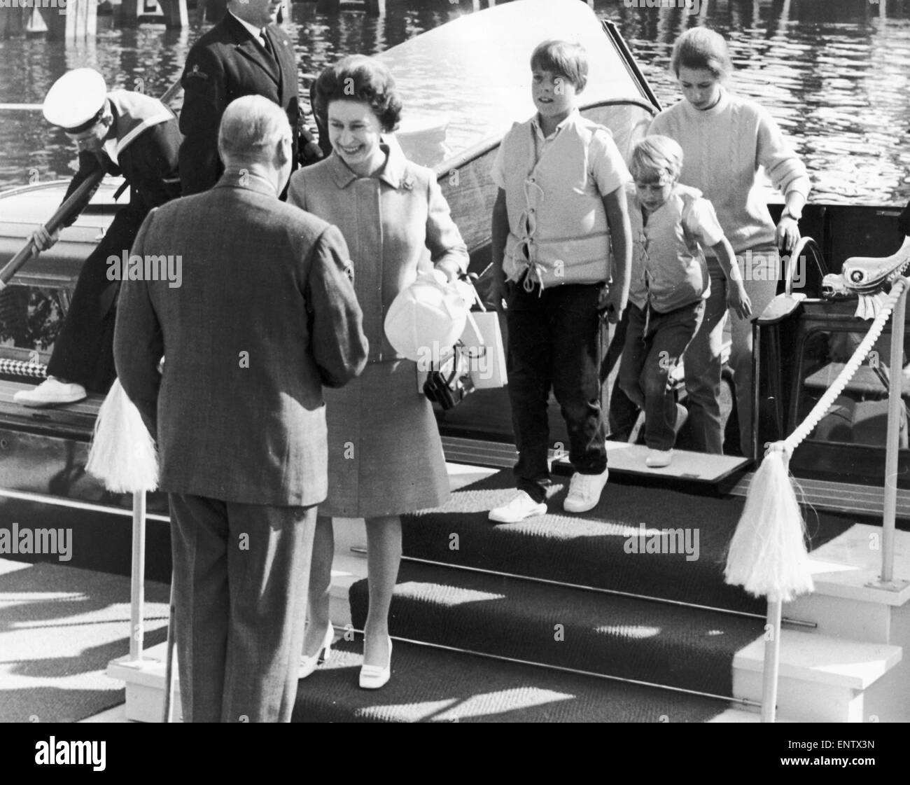 Königliche Tour, die Königin König Olaf von Norwegen zu treffen. Prinz Edward, Prinz Andrew und Prinzessin Anne. 13. Juni 1969. Stockfoto